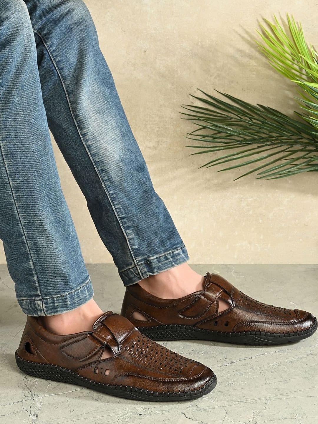 The Roadster Lifestyle Co Men Leather Velcro Fisherman Sandals thumbnail 3