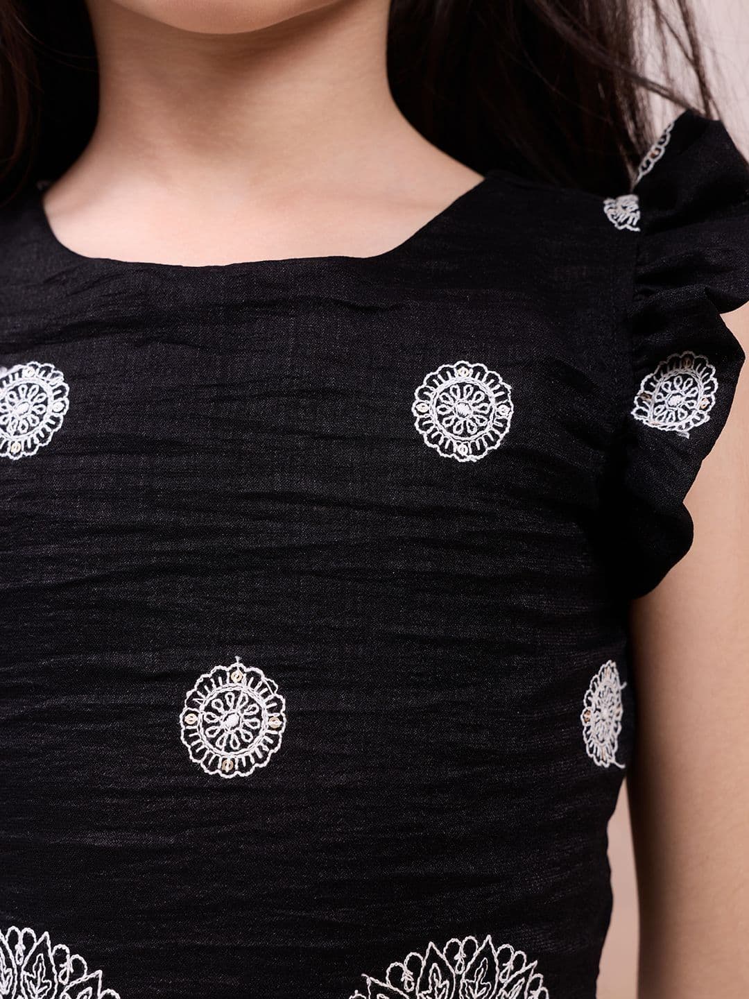 KALANANDI Girls Embroidered Thread Work Ready to Wear Lehenga & thumbnail 3