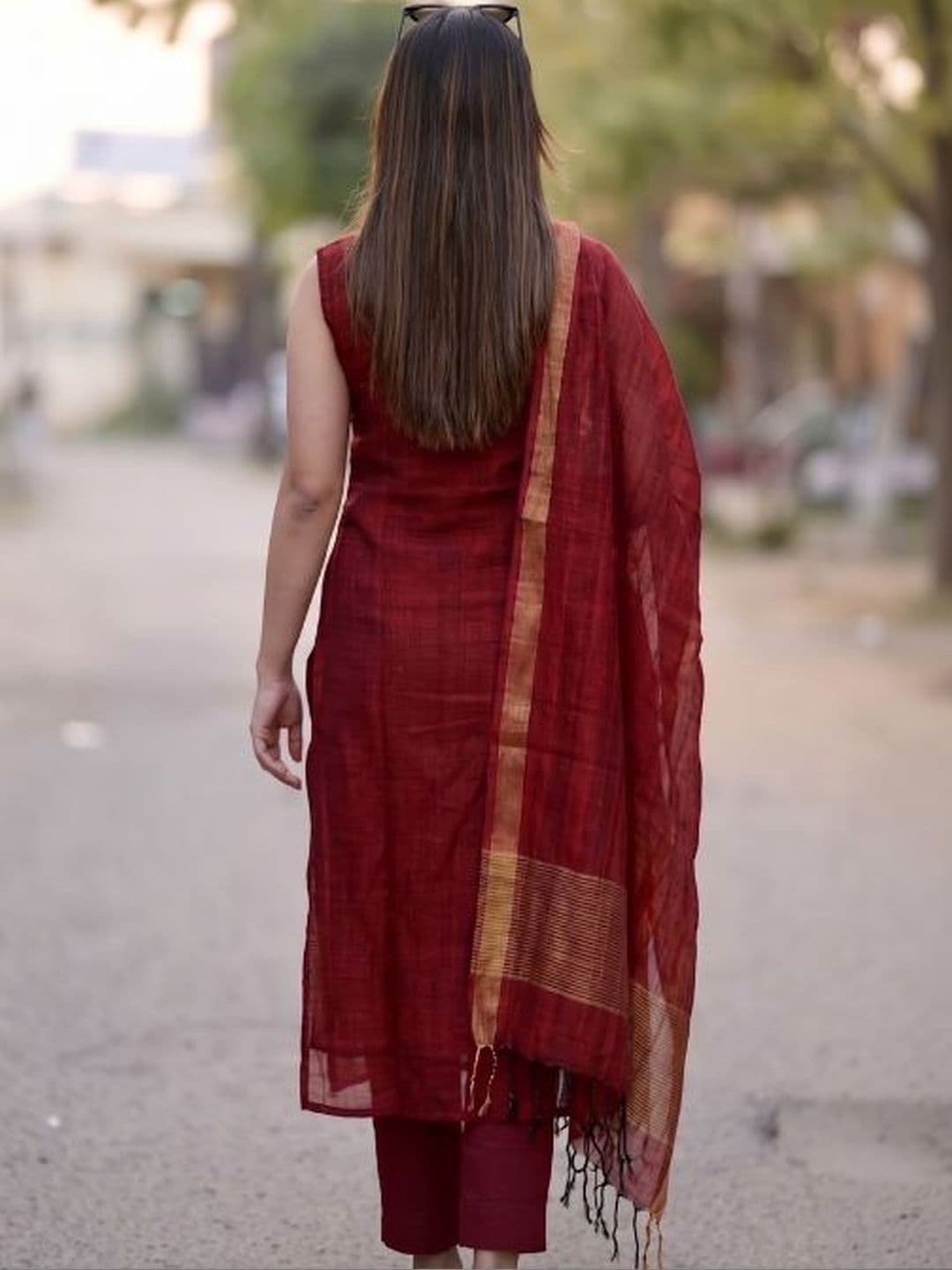 Crown Threads Ethnic Motifs Printed Round Neck Thread Work Kurta with Trousers & Dupatta thumbnail 4