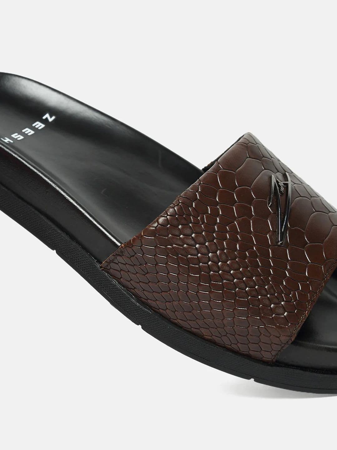 ZEESH Men Textured Bronte Thon Leather Sliders thumbnail 5