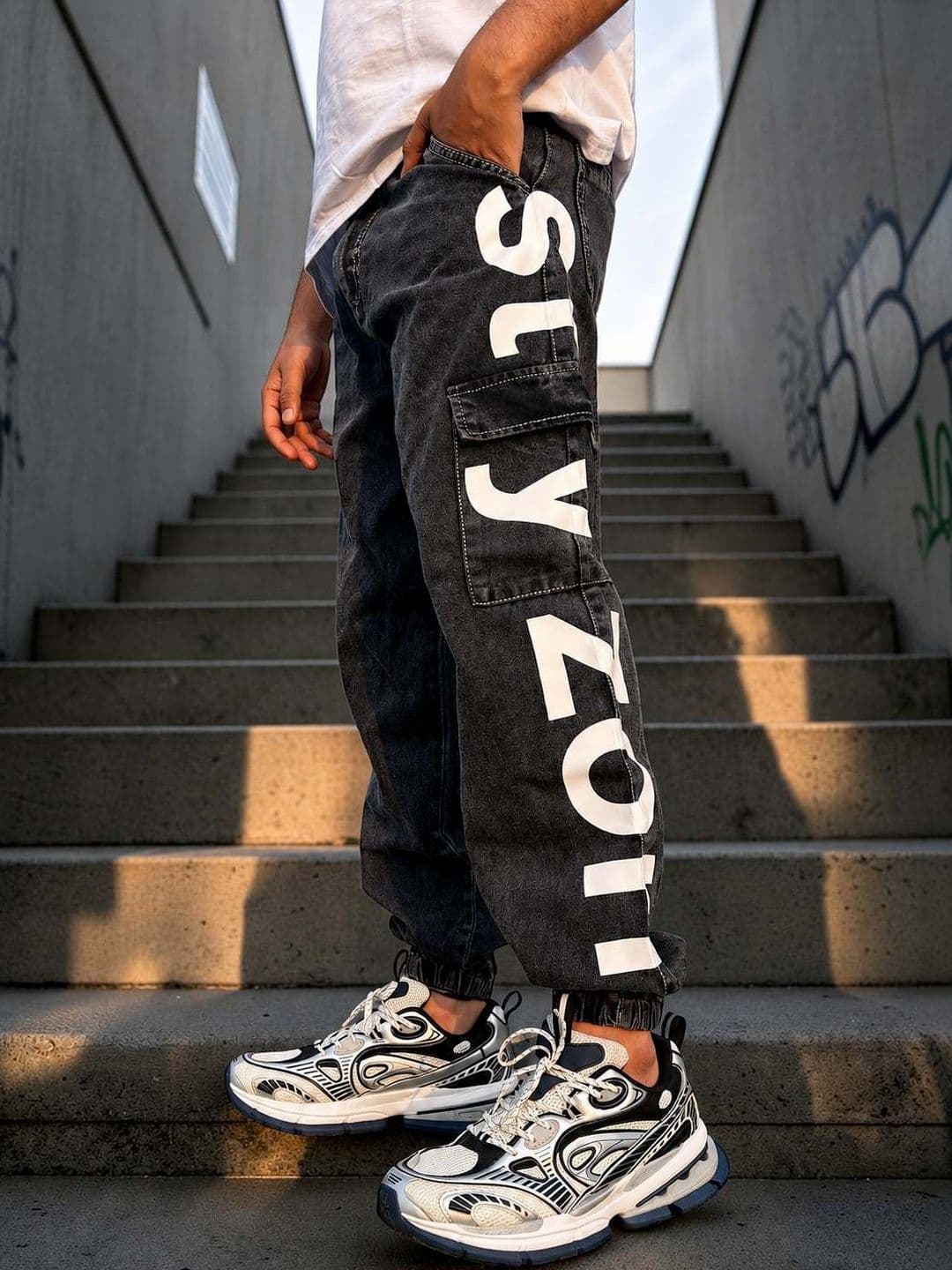 styzon Men Loose Jogger Mid-Rise Light Fade Jeans thumbnail 3