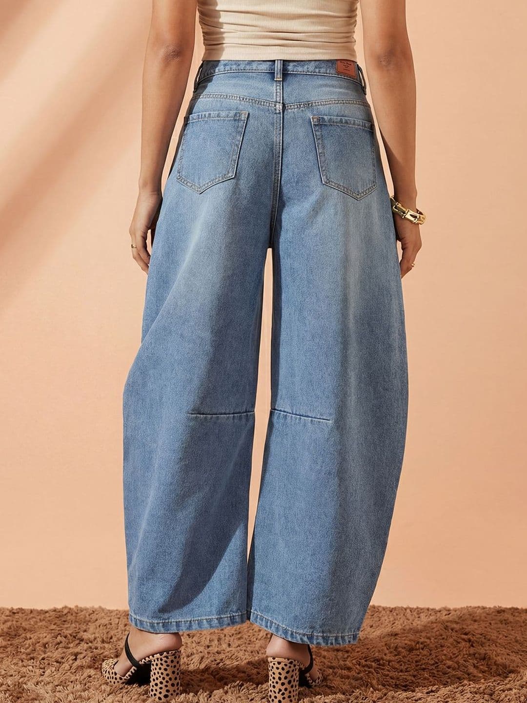 Miss Chase Women High Rise Whiskering & Knee Dart Detailing Barrel Fit Denim Jeans thumbnail 4