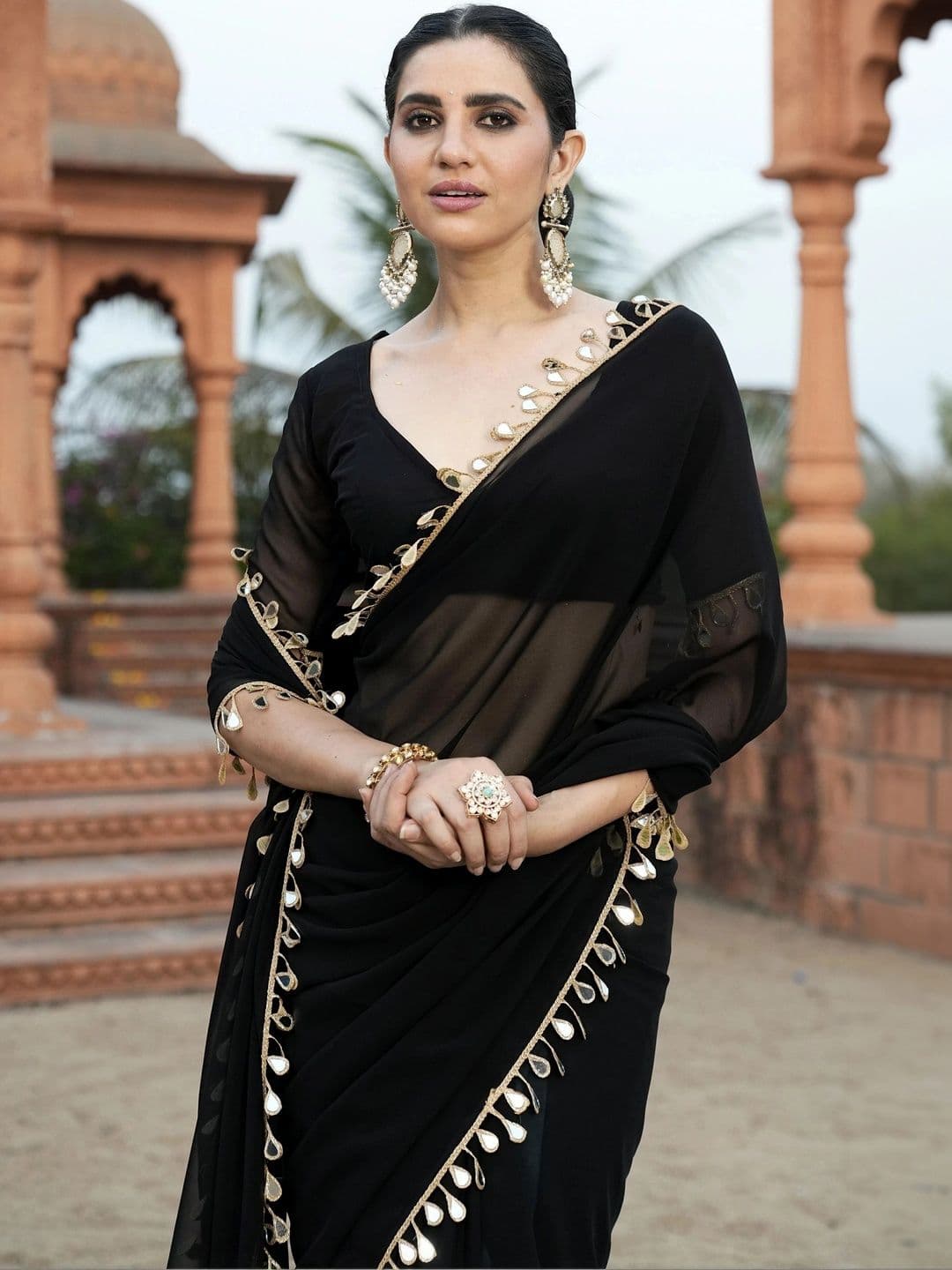 Sangria Embellished Border Sarees With Blouse Piece thumbnail 2