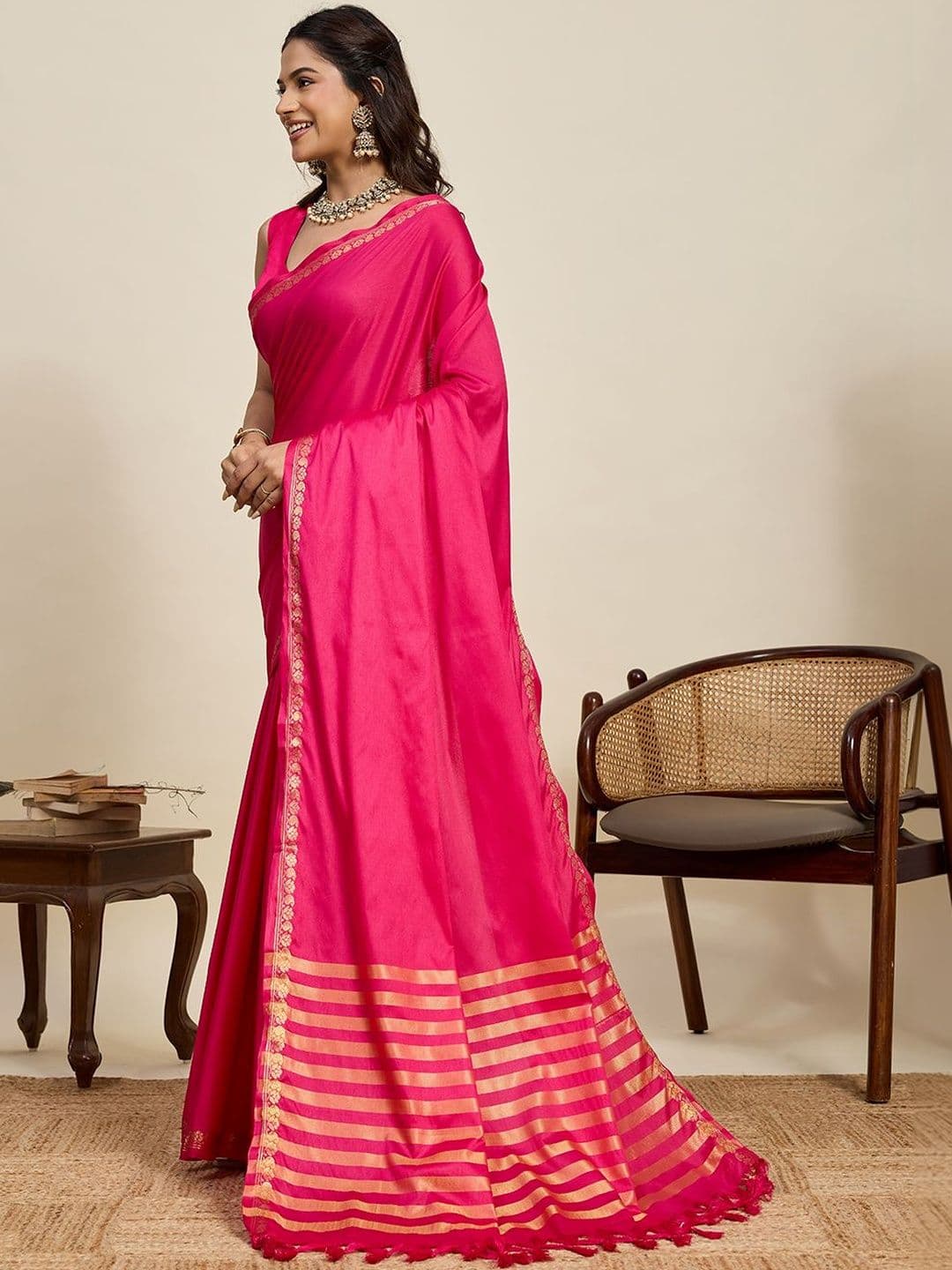 VEDANT VASTRAM Woven Design Zari Art Silk Saree thumbnail 2