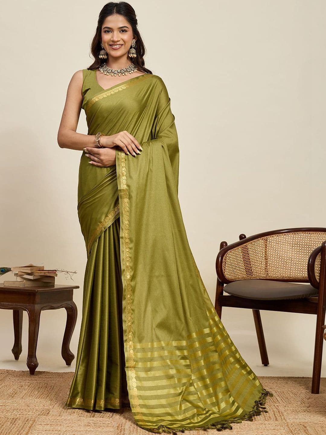 VEDANT VASTRAM Woven Design Zari Art Silk Handloom Saree - view 1