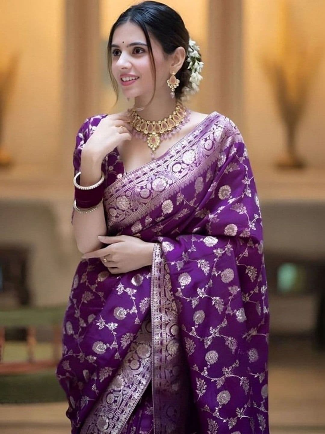 Attigo Woven Design Zari Silk Blend Heavy Work Banarasi Saree thumbnail 3