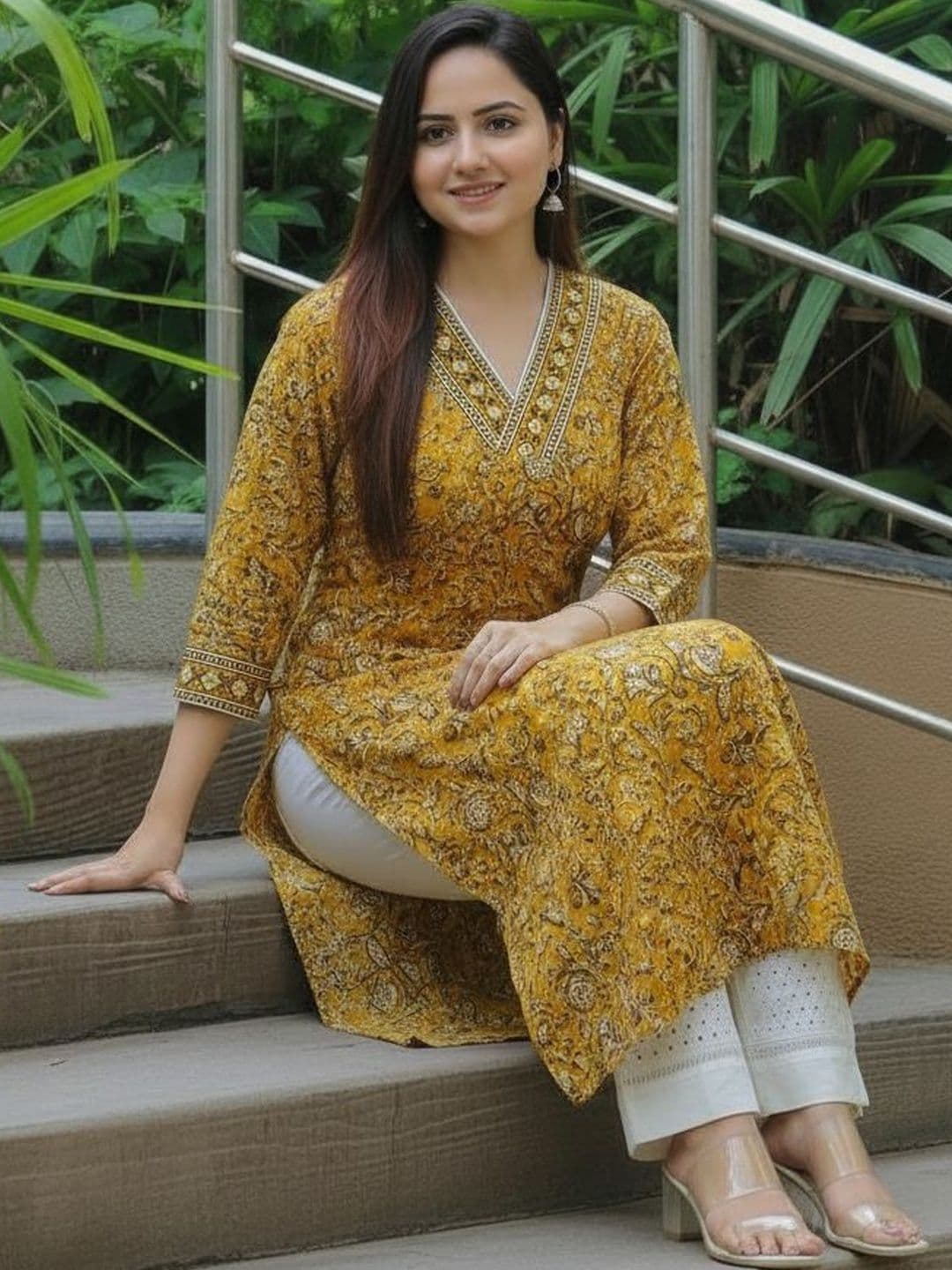 Sa Rasa Women Floral Printed Kurta thumbnail 4