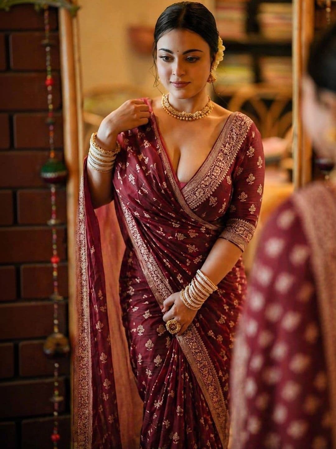 Jatin Fashion Ethnic Motifs Zari Art Silk Heavy Work Banarasi Saree thumbnail 3