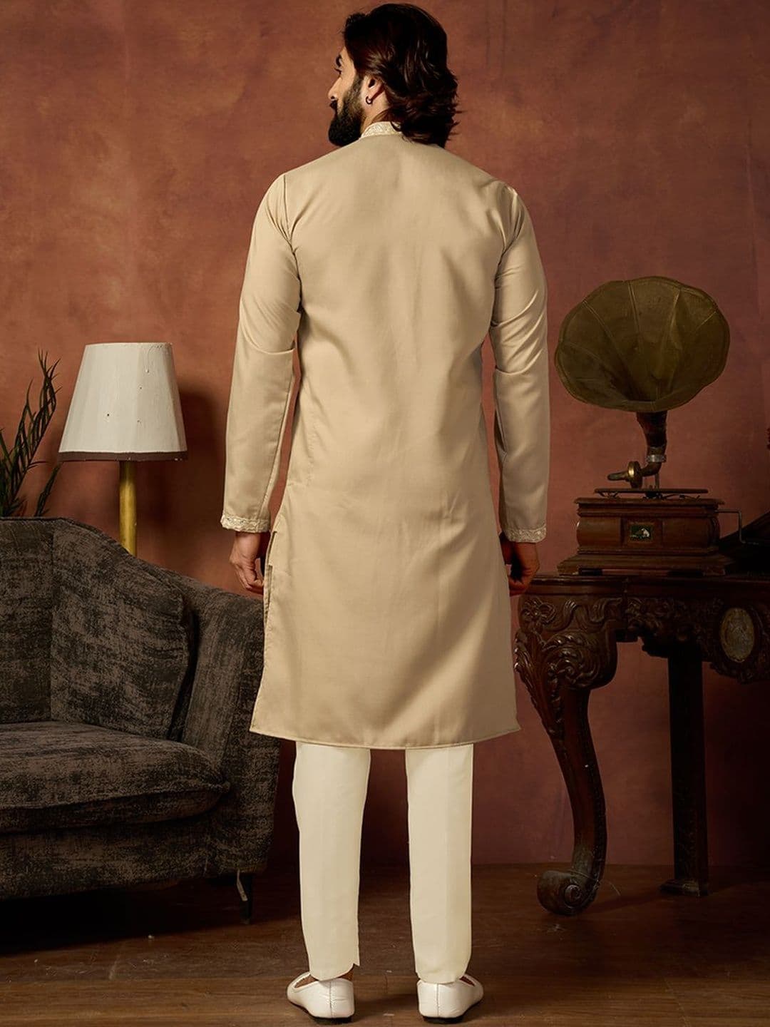 House of Pataudi Embroidered Cotton Mandarin Collar Knee Length Straight Kurtas thumbnail 5