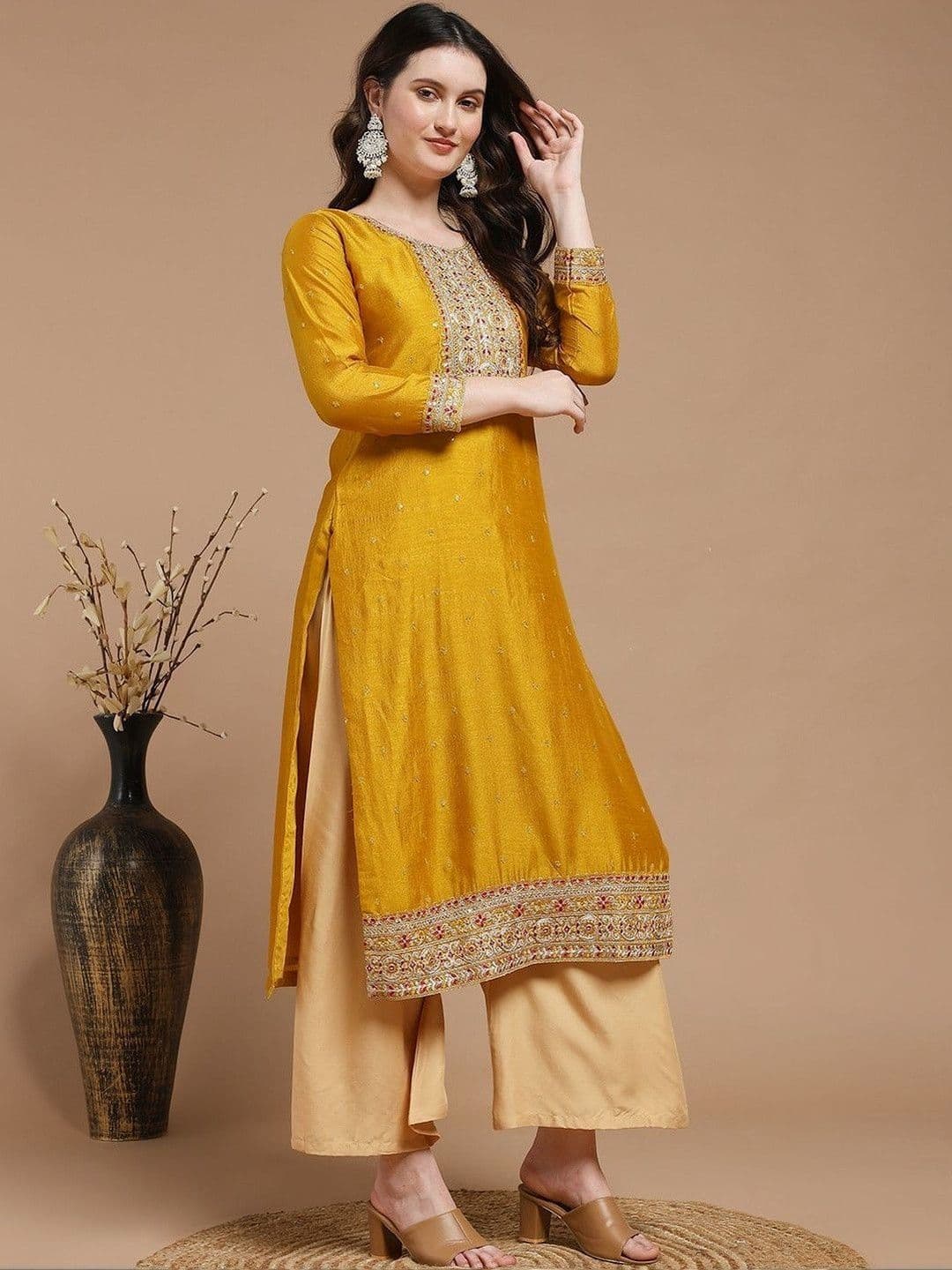 rarethread Women Embroidered Kurta thumbnail 2