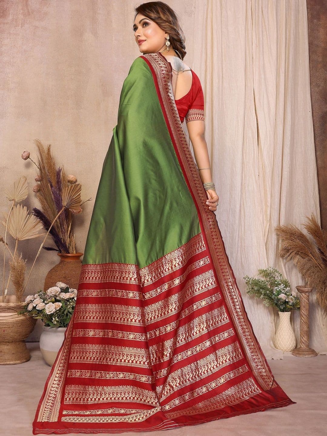 VEDANT VASTRAM Woven Design Zari Art Silk Handloom Banarasi Saree thumbnail 6