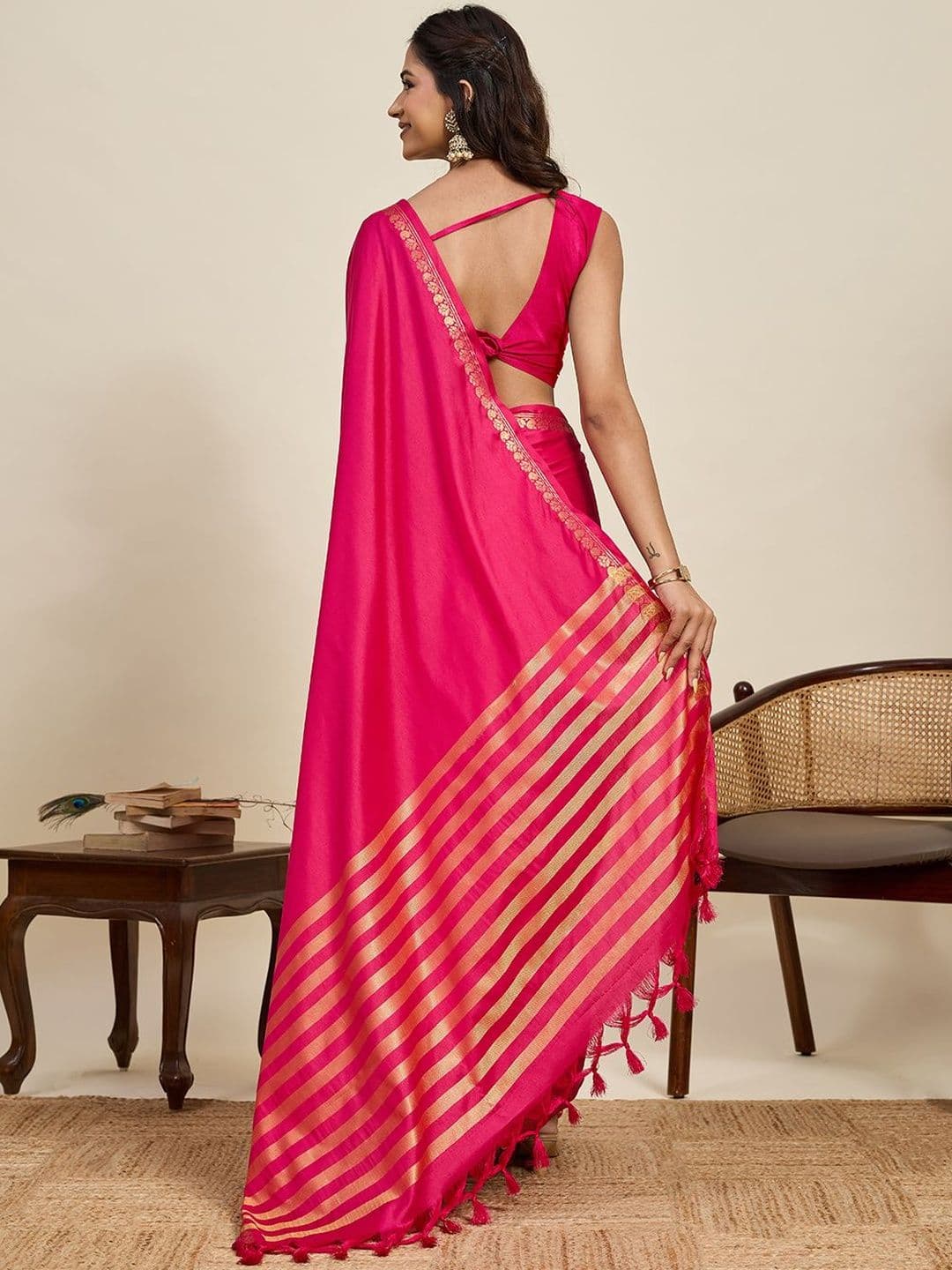 VEDANT VASTRAM Woven Design Zari Art Silk Saree thumbnail 6