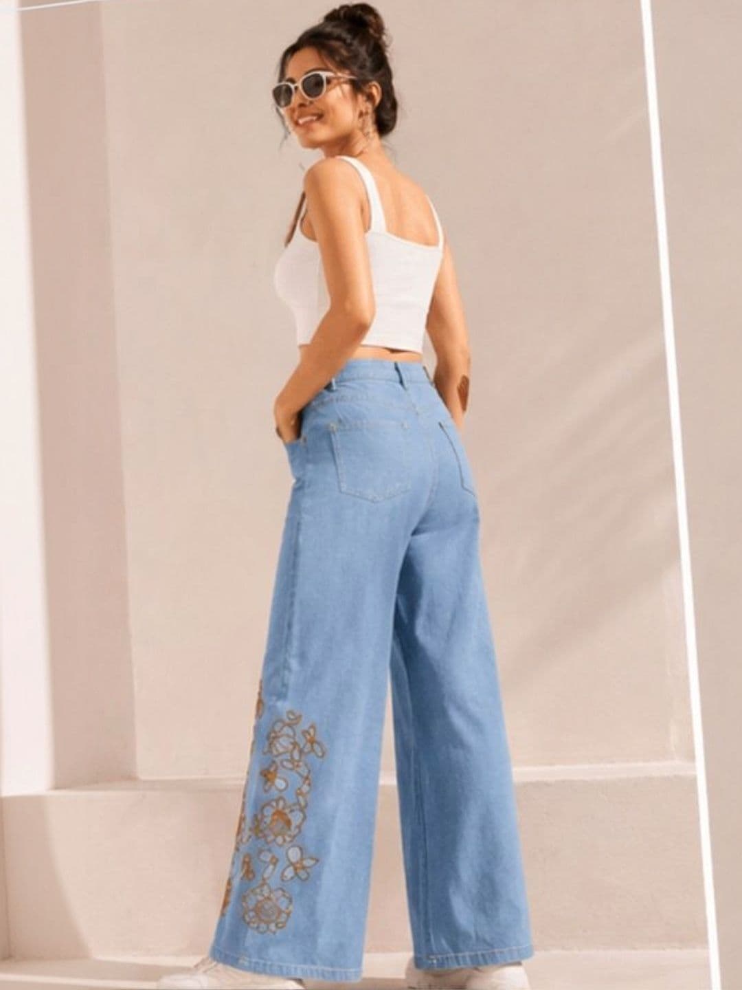 GRX Women Straight Fit Mid-Rise Light Fade Stretchable Denim Jeans thumbnail 4