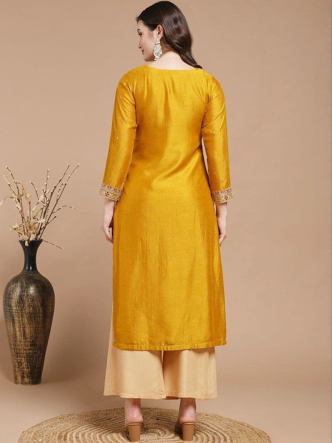 rarethread Women Embroidered Kurta thumbnail 4