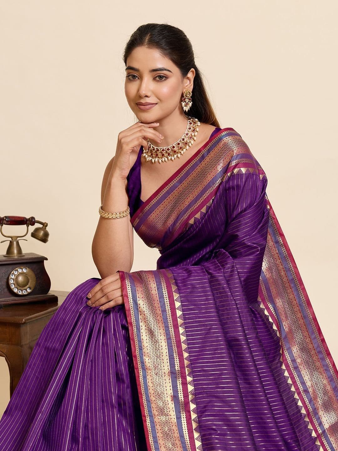 VEDANT VASTRAM Woven Design Zari Art Silk Handloom Banarasi Saree thumbnail 3