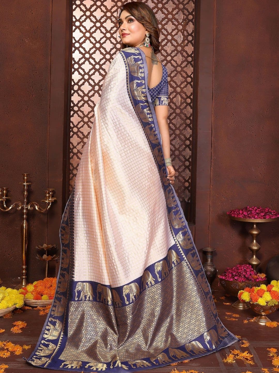 VEDANT VASTRAM Ethnic Motifs Zari Art Silk Handloom Banarasi Saree thumbnail 2