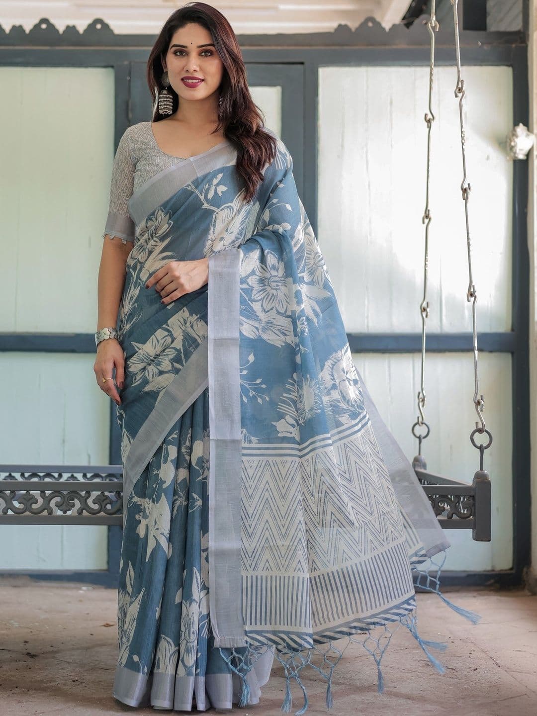 all about you Floral Linen Blend Handloom Saree thumbnail 5