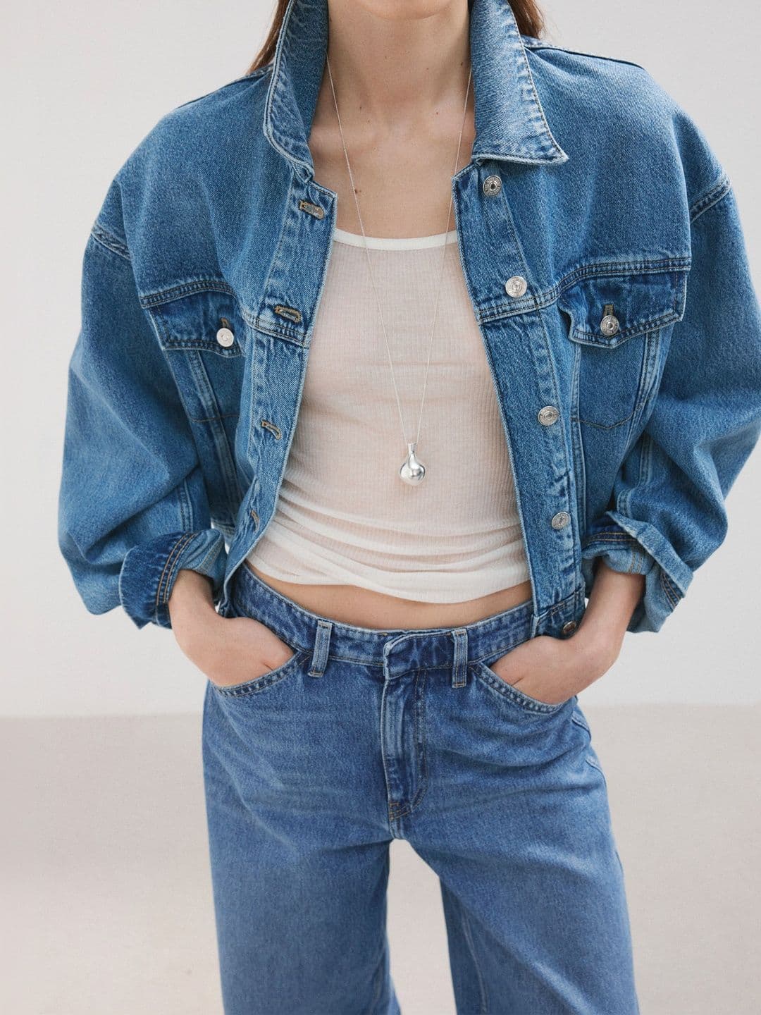 MANGO Women Bootcut Mid-Rise Light Fade Jeans thumbnail 4