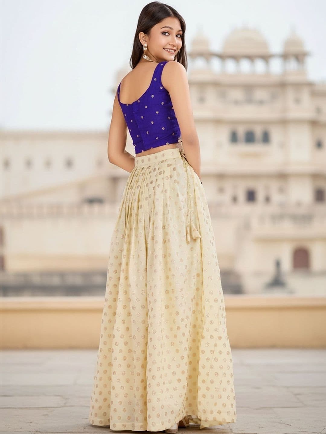 KALANANDI Girls Embroidered Thread Work Semi-Stitched Lehenga & thumbnail 3