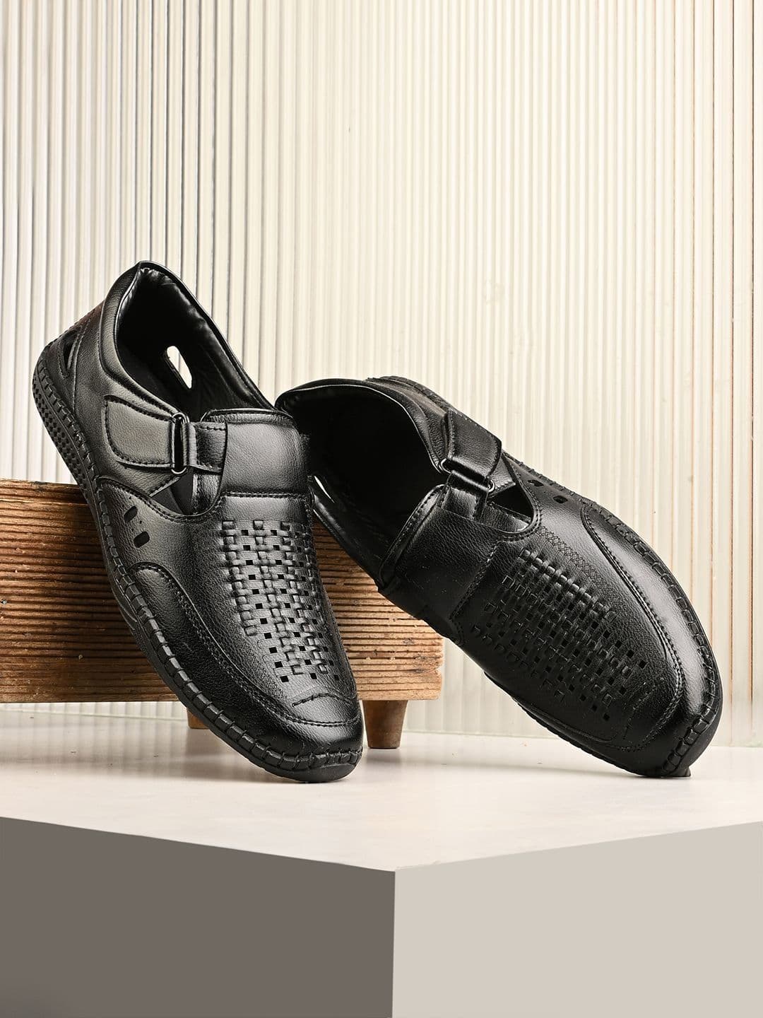 The Roadster Lifestyle Co Men Fisherman Sandals - view 1