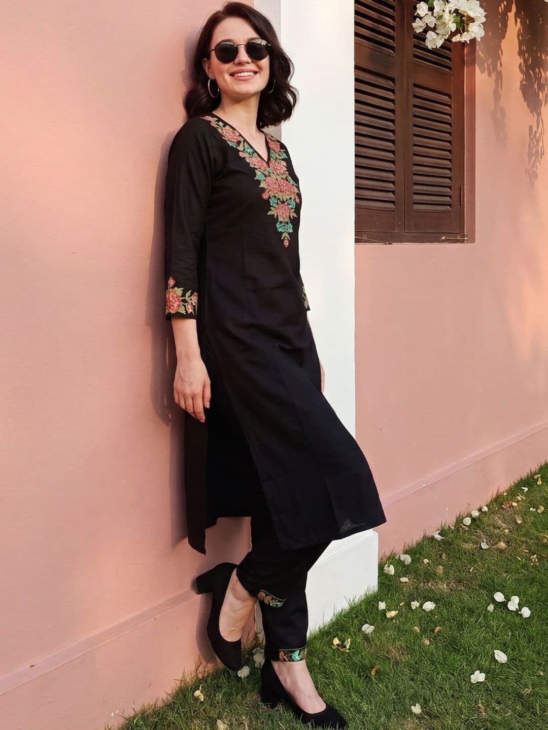 Indo Era Women Floral Embroidered Regular Thread Work Kurta with Trousers thumbnail 3