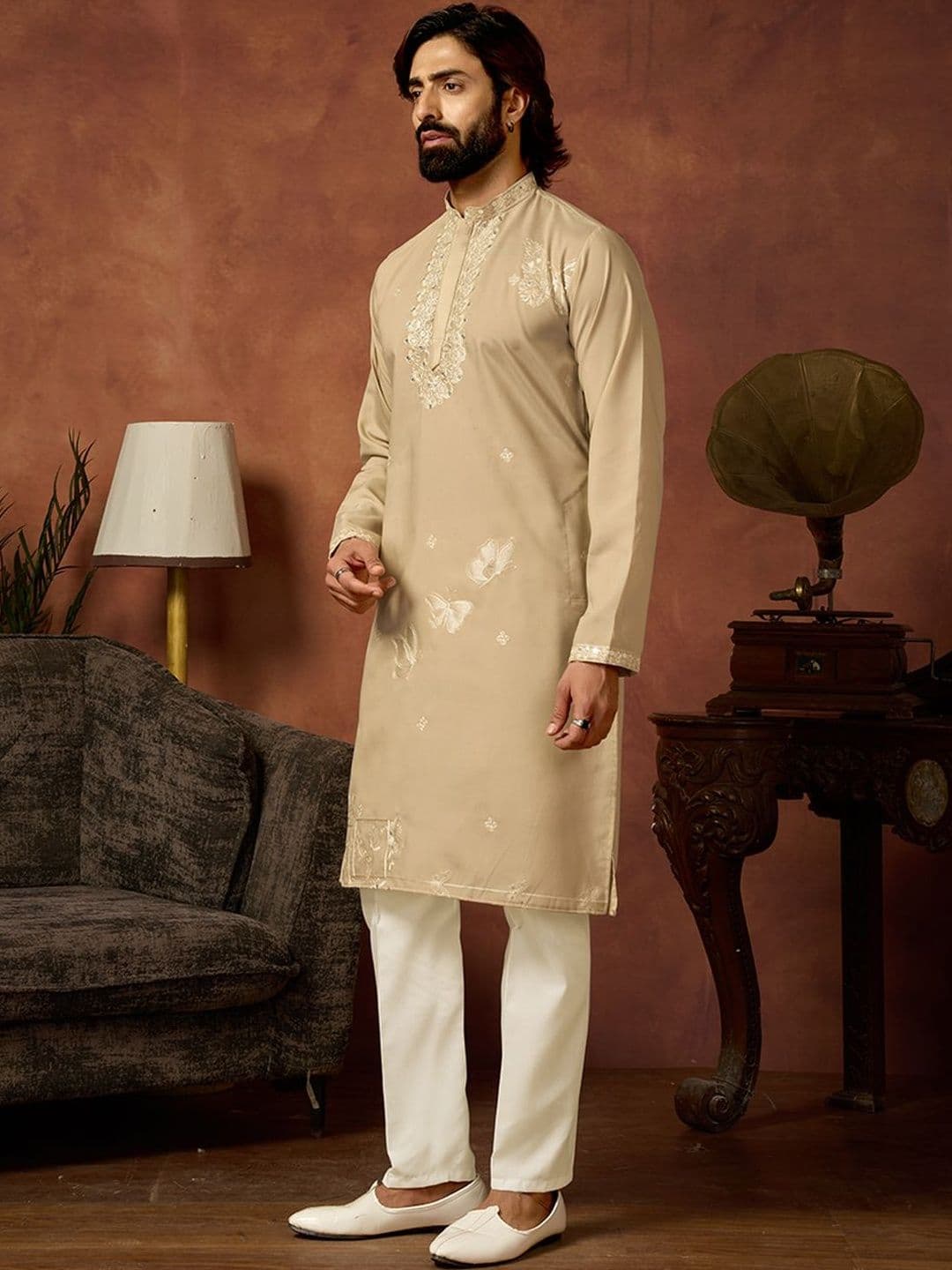 House of Pataudi Embroidered Cotton Mandarin Collar Knee Length Straight Kurtas thumbnail 3