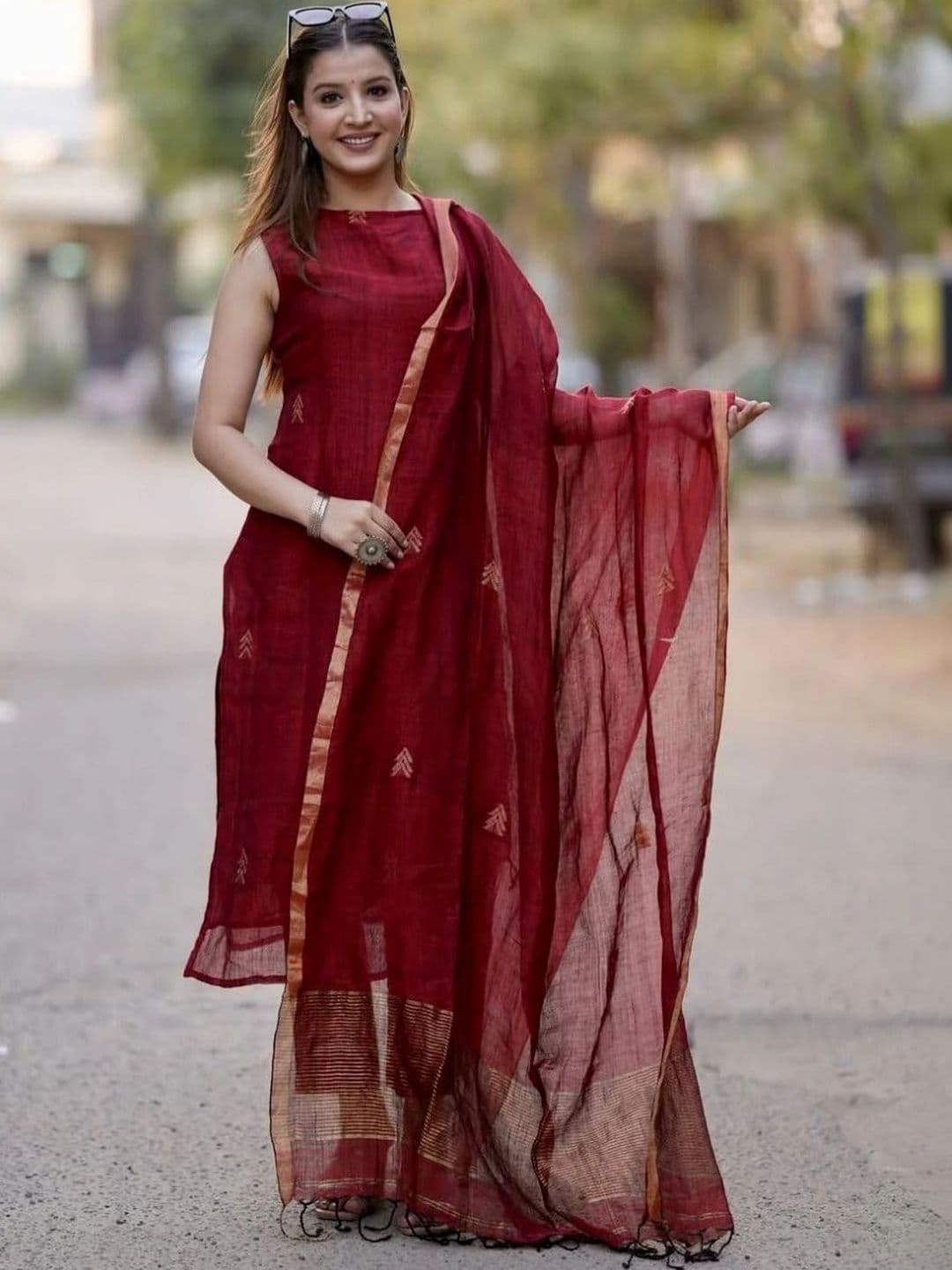Crown Threads Ethnic Motifs Printed Round Neck Thread Work Kurta with Trousers & Dupatta thumbnail 5