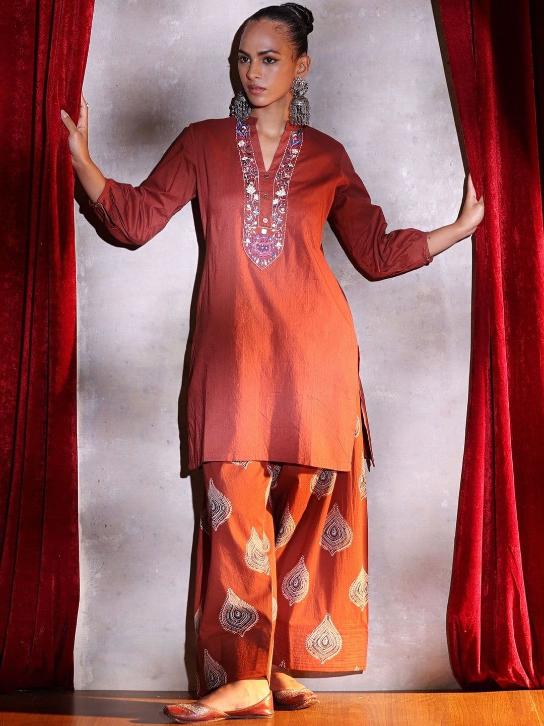 Khushal K Women Ethnic Motifs Embroidered Regular Thread Work Pure Cotton Kurta with Palazzos - view 1