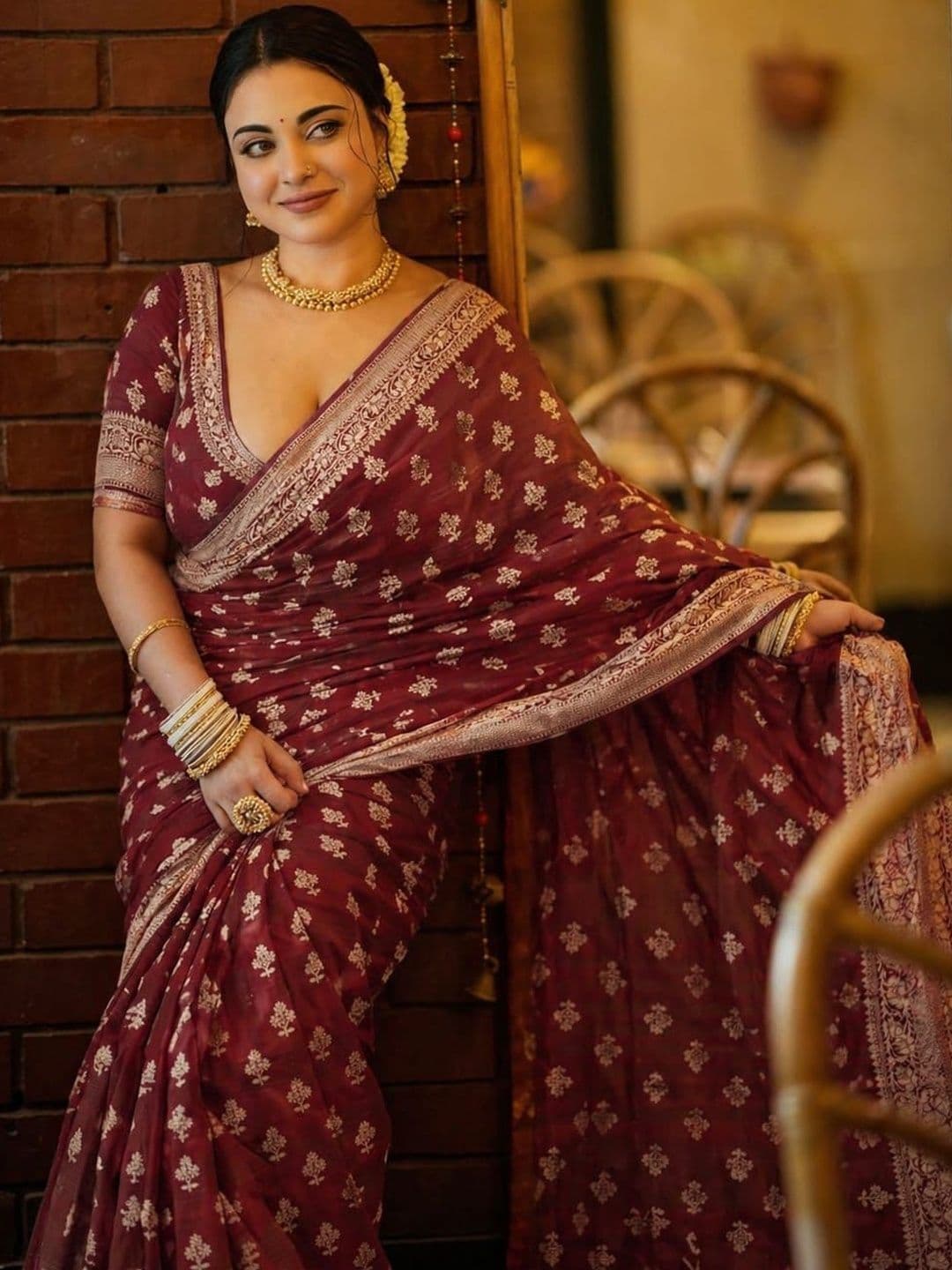 Jatin Fashion Ethnic Motifs Zari Art Silk Heavy Work Banarasi Saree thumbnail 4