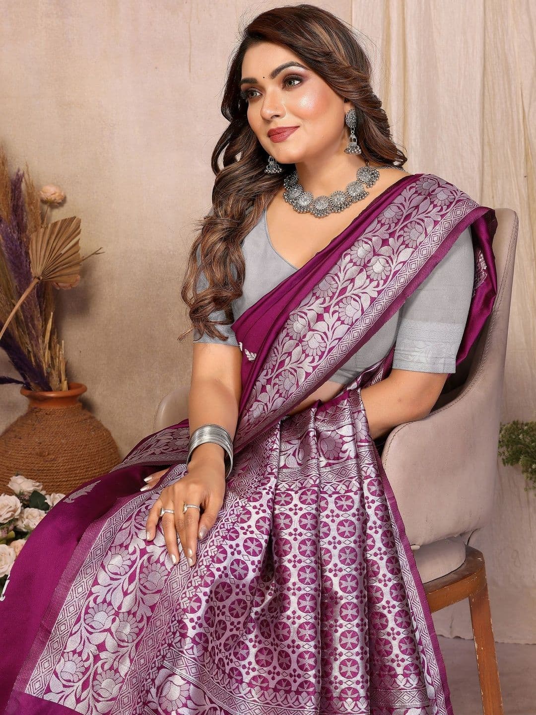 VEDANT VASTRAM Ethnic Motifs Zari Art Silk Handloom Banarasi Saree thumbnail 2