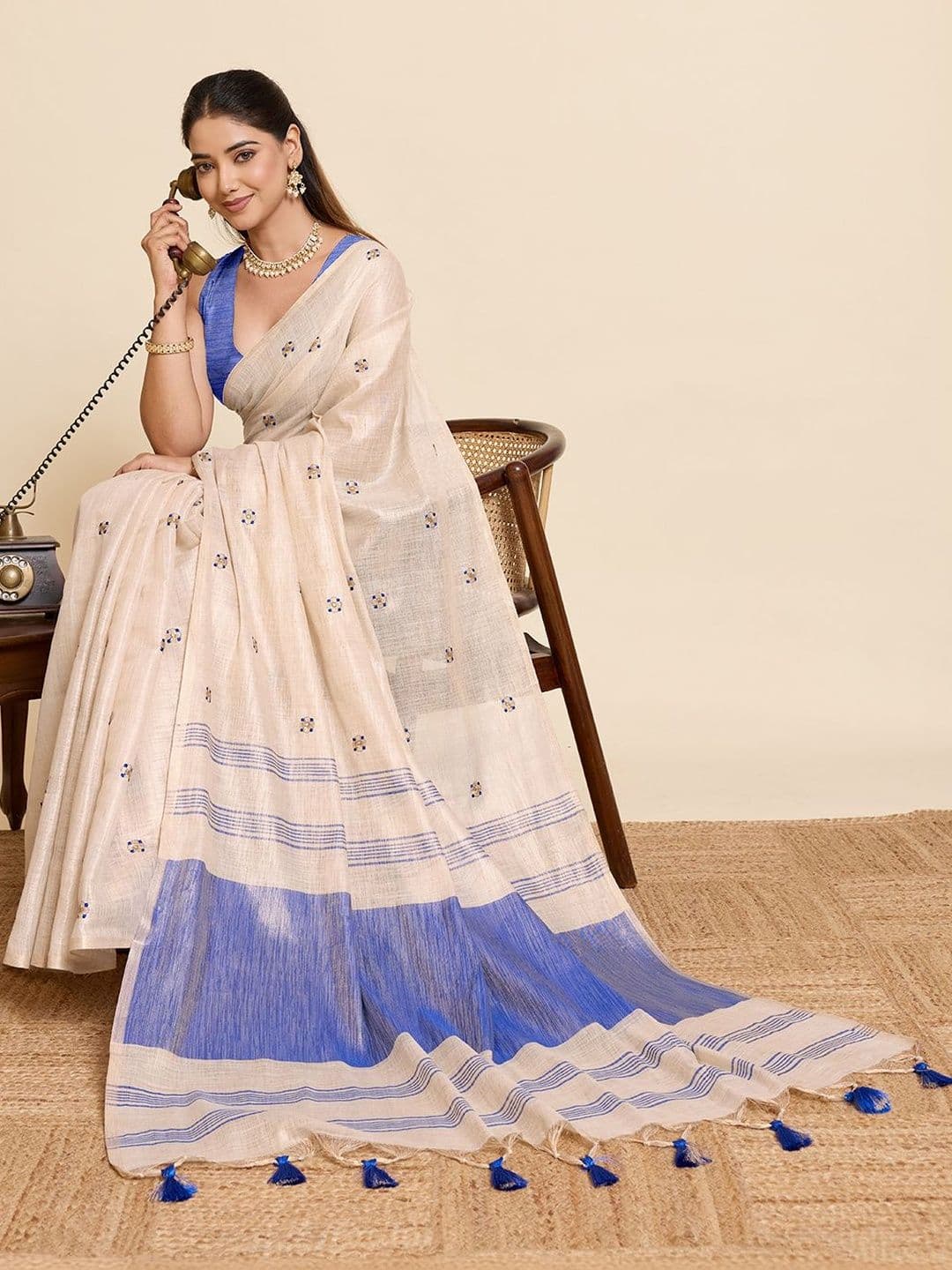 VEDANT VASTRAM Woven Design Embroidered Linen Blend Handloom Saree thumbnail 2