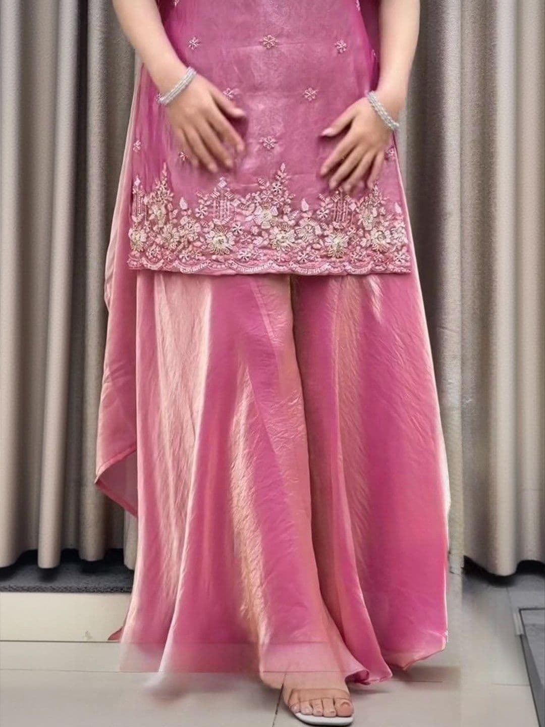 Bouncer Berry Women Ethnic Motifs Embroidered Regular Thread Work Pure Silk Kurta with Palazzos & With thumbnail 2