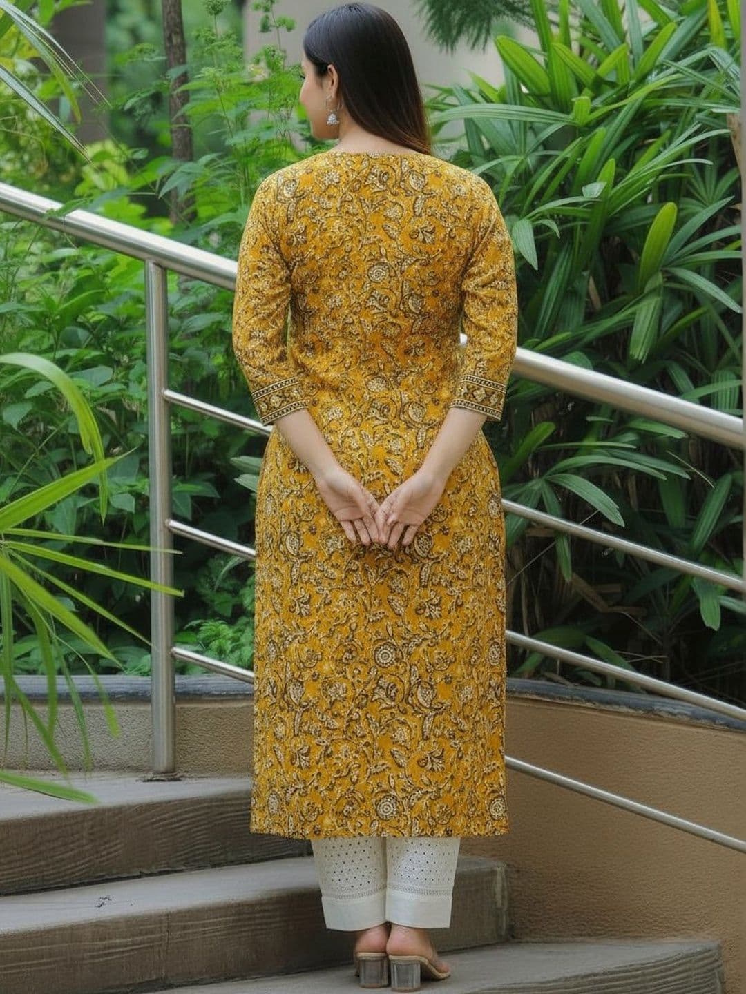 Sa Rasa Women Floral Printed Kurta thumbnail 2