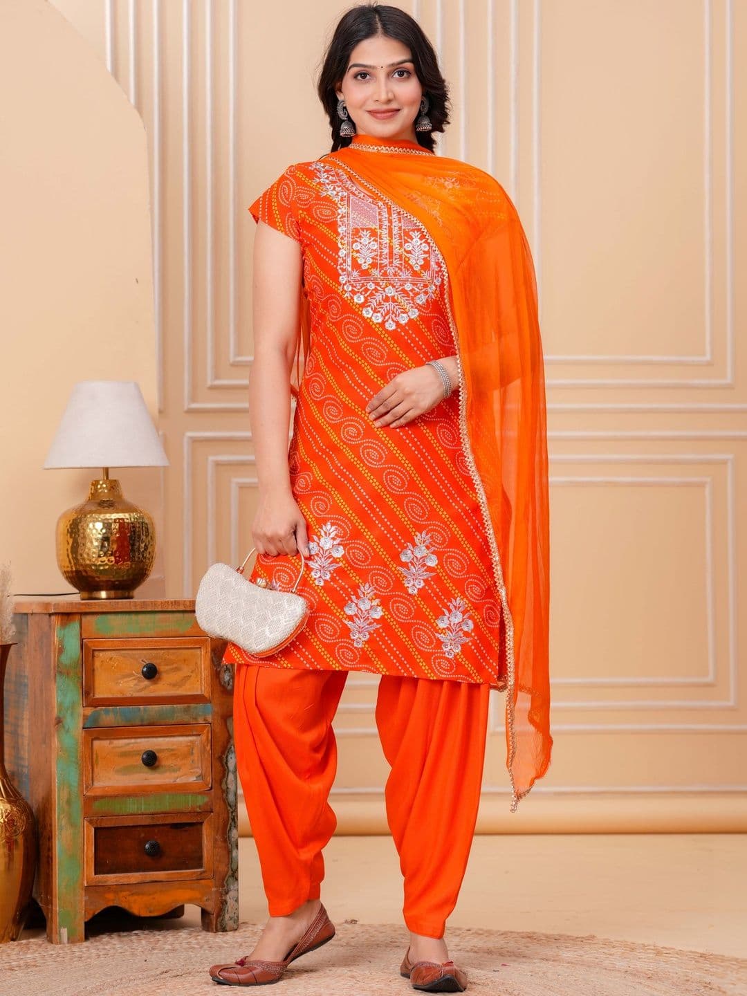 Vakratunda Women Ethnic Motifs Printed Regular Thread Work Kurta with Patiala & With Dupatta thumbnail 7