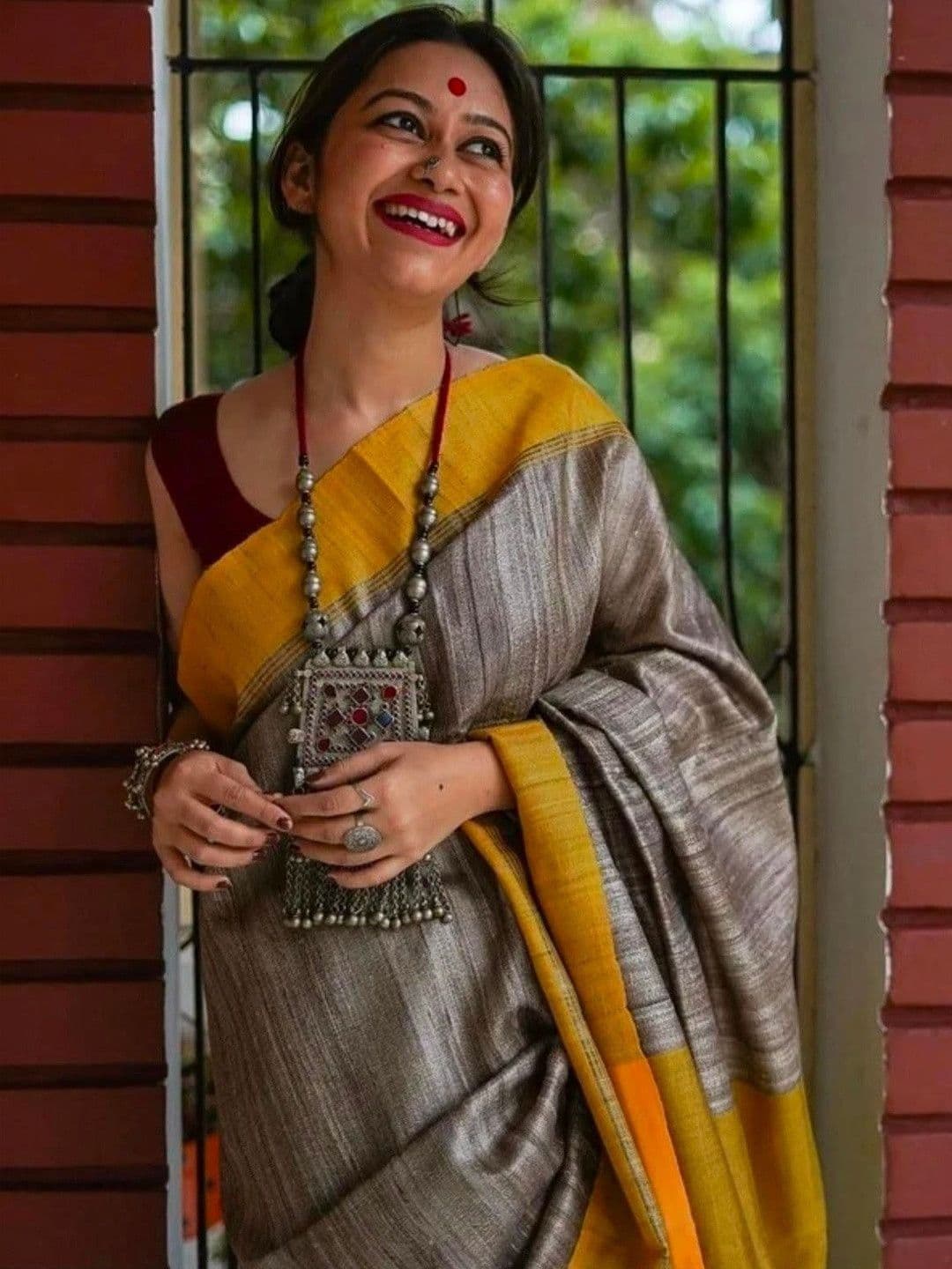 SHYAMALI BOUTIQUE Woven Design Jute Cotton Khadi Saree thumbnail 2