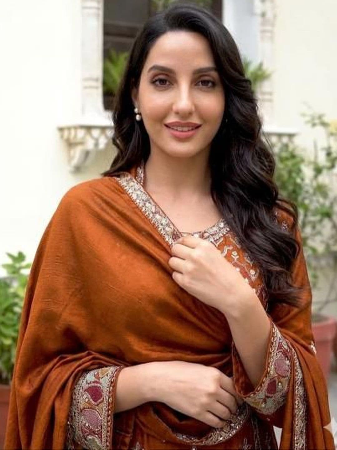 ZOEMIRA Women Ethnic Motifs Embroidered Regular Thread Work Kurta with Palazzos & With Dupatta thumbnail 7