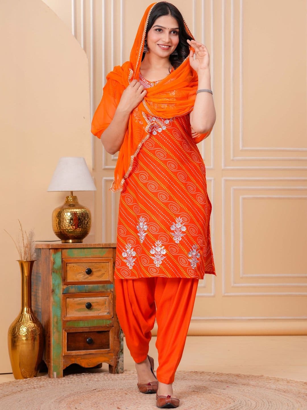 Vakratunda Women Ethnic Motifs Printed Regular Thread Work Kurta with Patiala & With Dupatta thumbnail 5