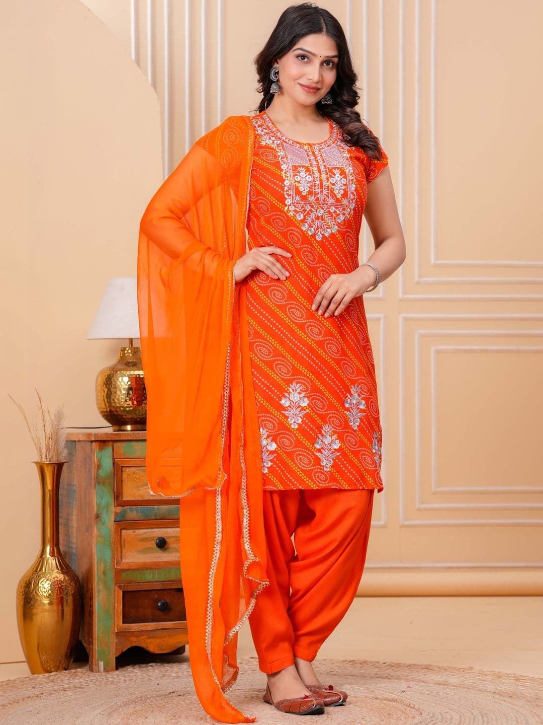 Vakratunda Women Ethnic Motifs Printed Regular Thread Work Kurta with Patiala & With Dupatta - view 1