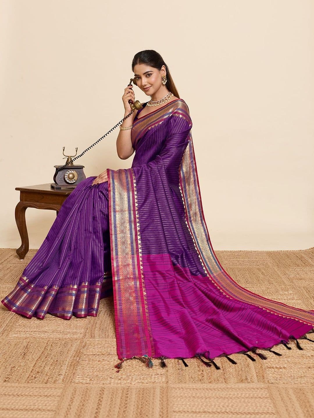VEDANT VASTRAM Woven Design Zari Art Silk Handloom Banarasi Saree thumbnail 4