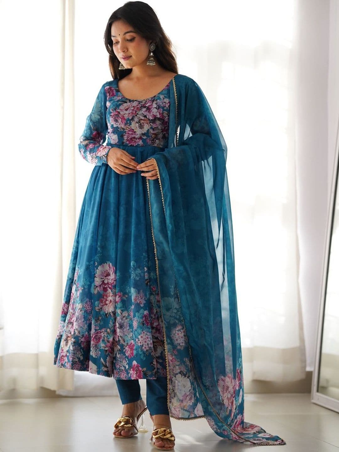 HERE&NOW Women Floral Printed Regular Kurta with Trousers & With Dupatta thumbnail 2