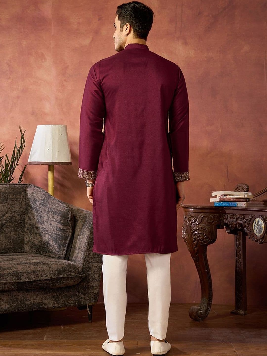 House of Pataudi Embroidered Cotton Mandarin Collar Knee Length Straight Kurta thumbnail 3