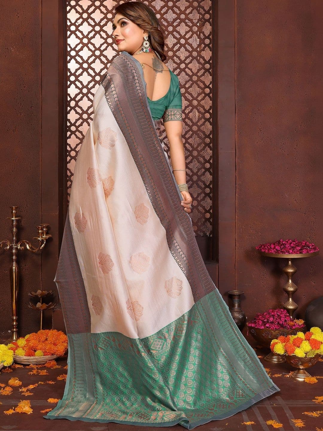 VEDANT VASTRAM Ethnic Motifs Zari Art Silk Handloom Banarasi Saree thumbnail 4