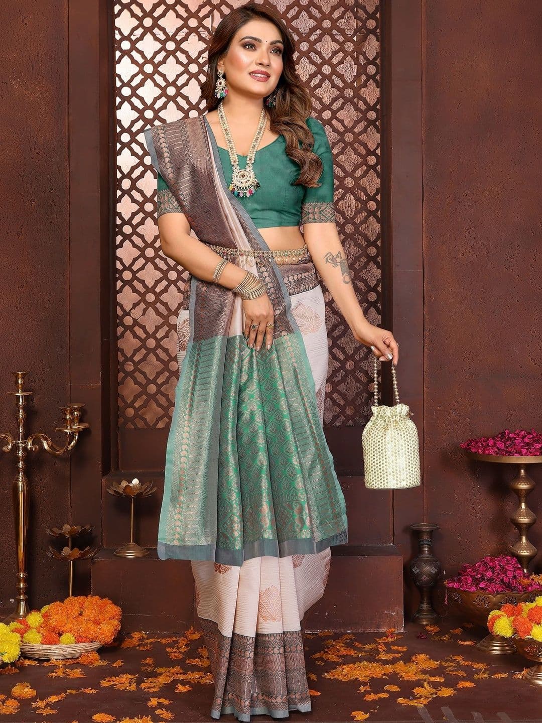 VEDANT VASTRAM Ethnic Motifs Zari Art Silk Handloom Banarasi Saree thumbnail 5