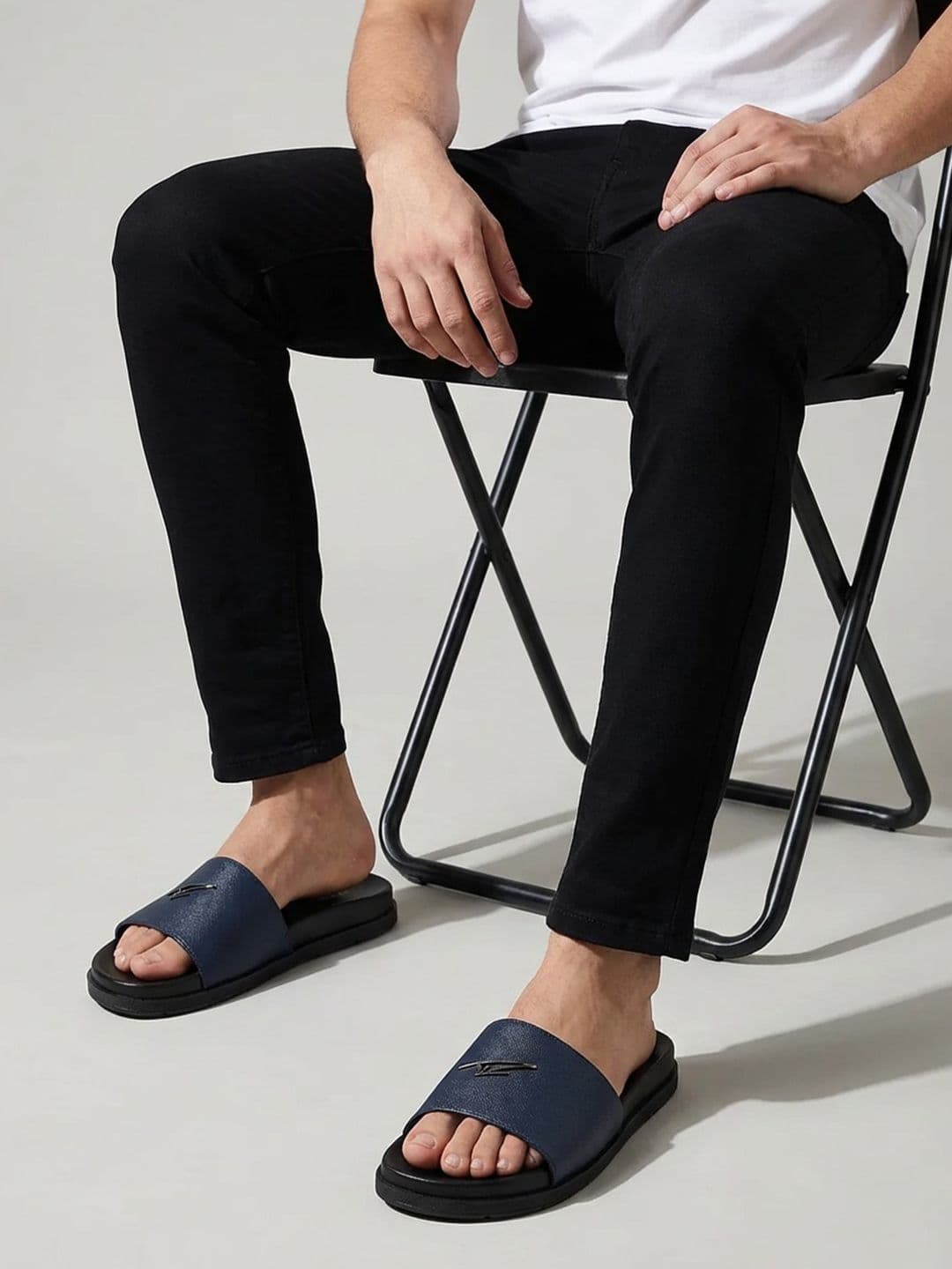 ZEESH Men Solid Ridgeway Leather Sliders - view 1