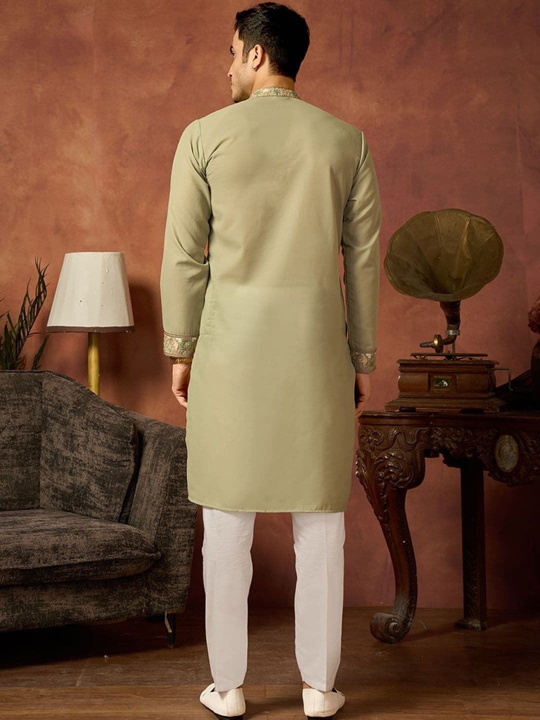 House of Pataudi Embroidered Cotton Mandarin Collar Knee Length Straight Kurta thumbnail 7