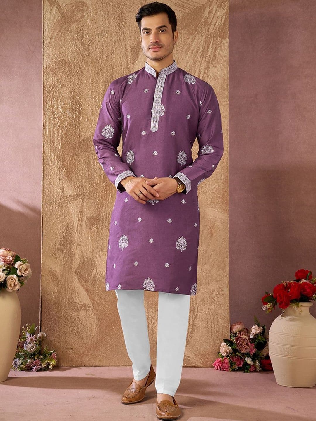 House of Pataudi Embroidered Cotton Mandarin Collar Knee Length Straight Kurta - view 1