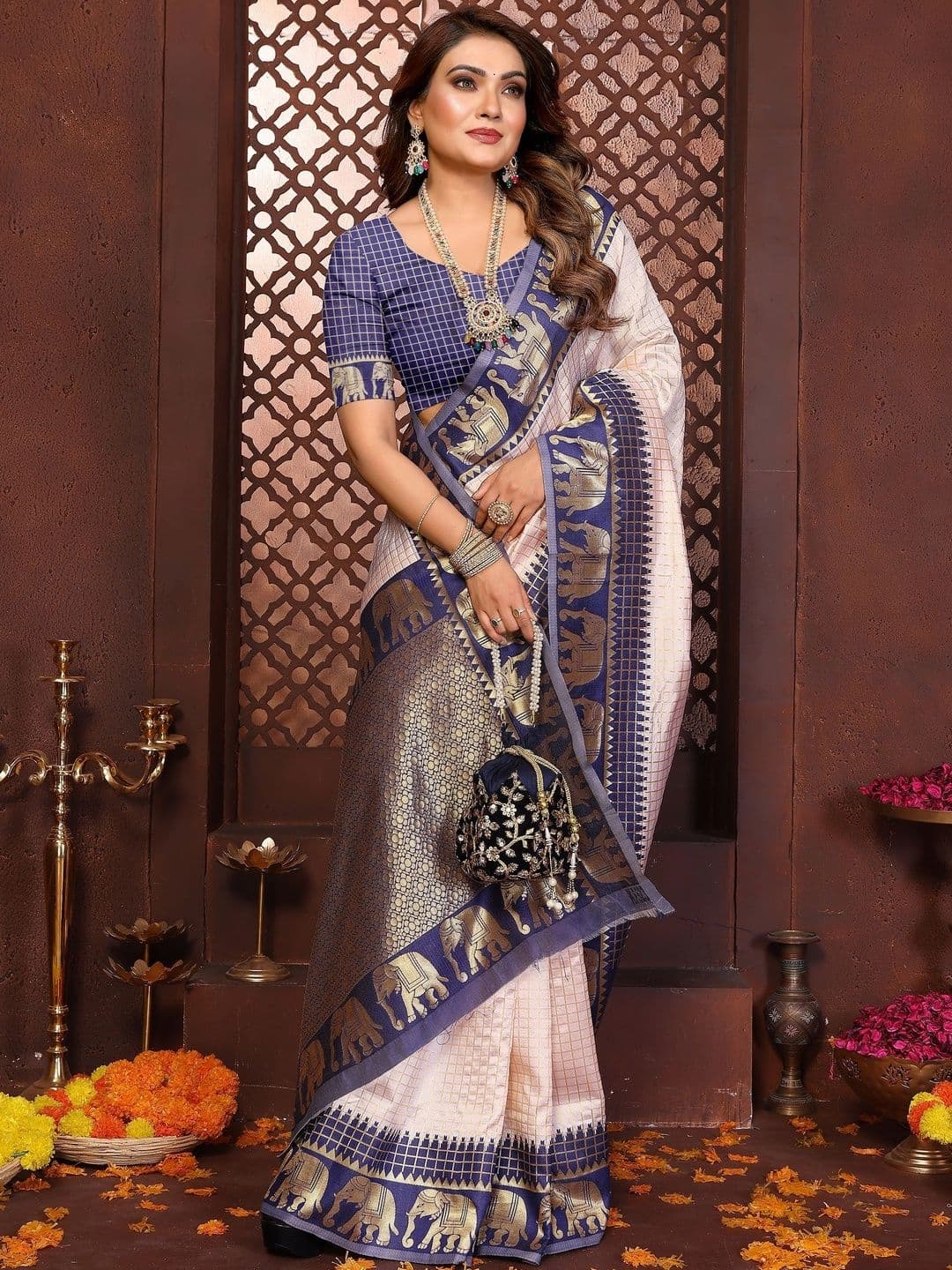 VEDANT VASTRAM Ethnic Motifs Zari Art Silk Handloom Banarasi Saree thumbnail 3