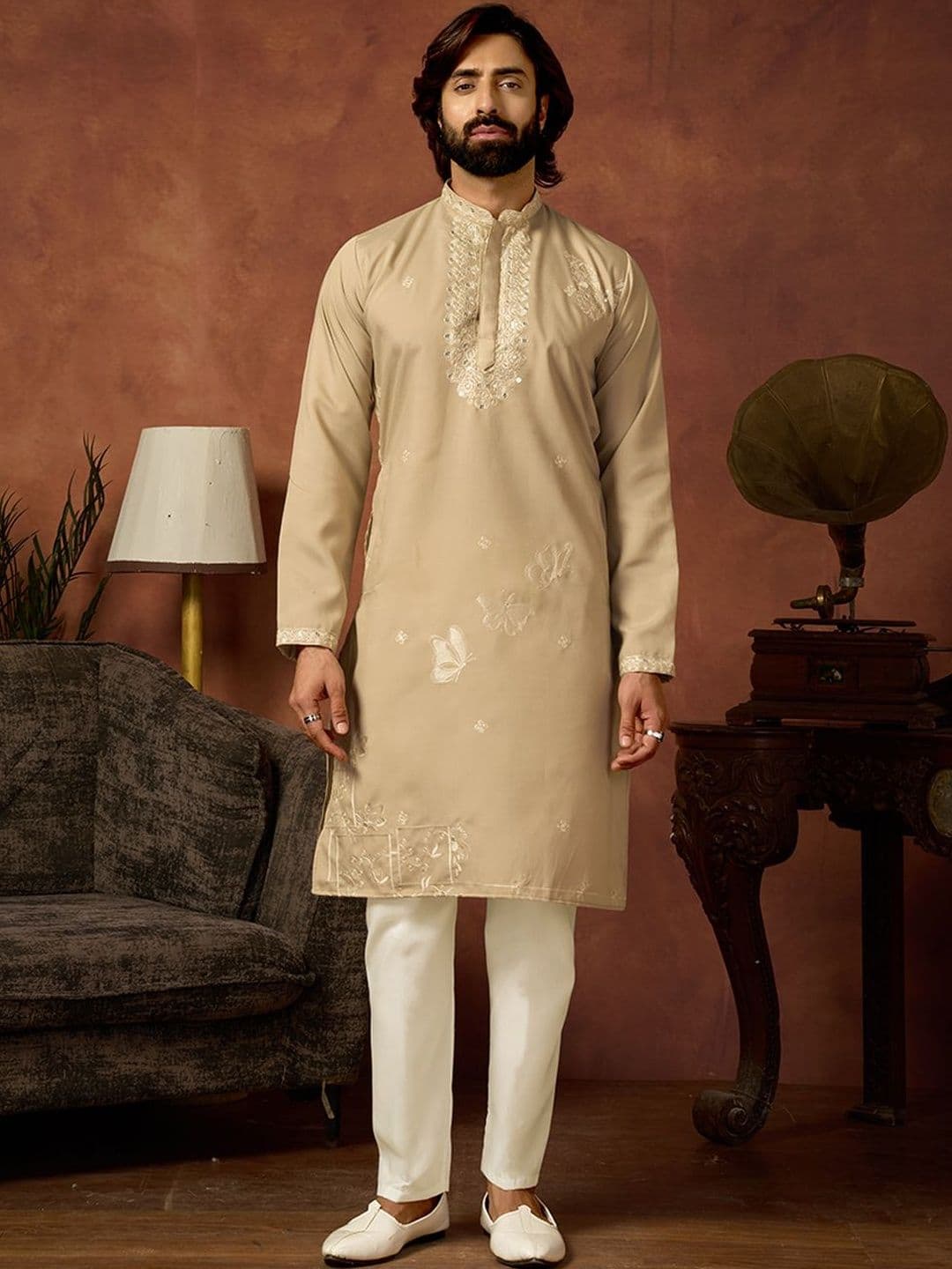 House of Pataudi Embroidered Cotton Mandarin Collar Knee Length Straight Kurtas thumbnail 4