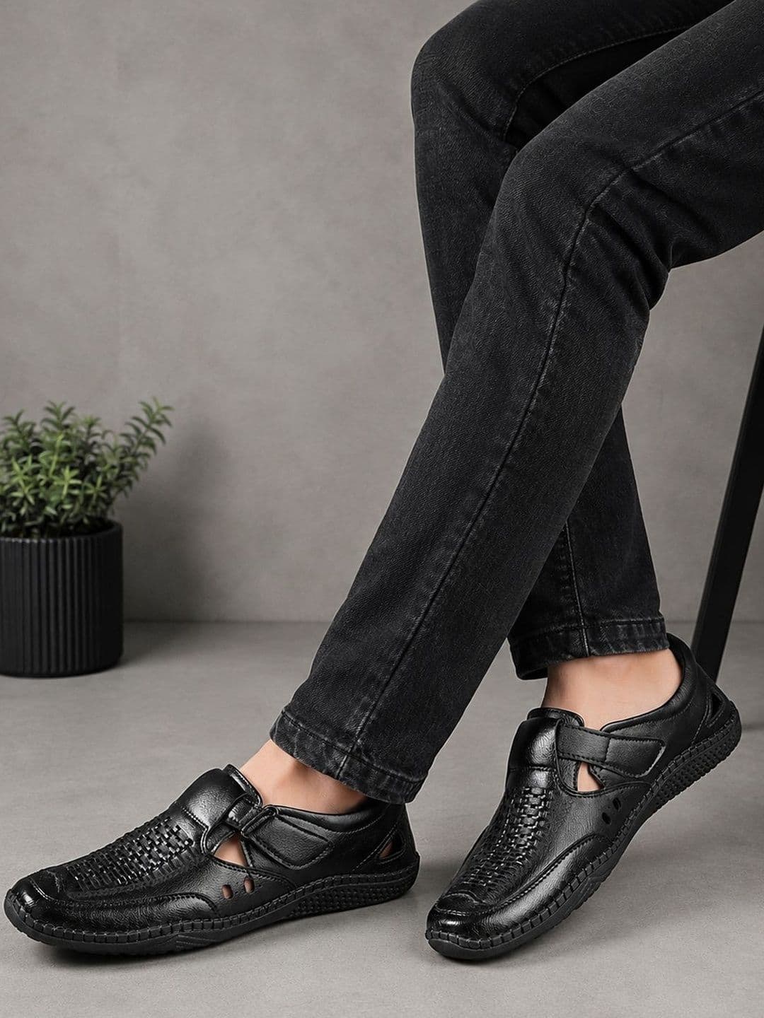 The Roadster Lifestyle Co Men Fisherman Sandals thumbnail 4