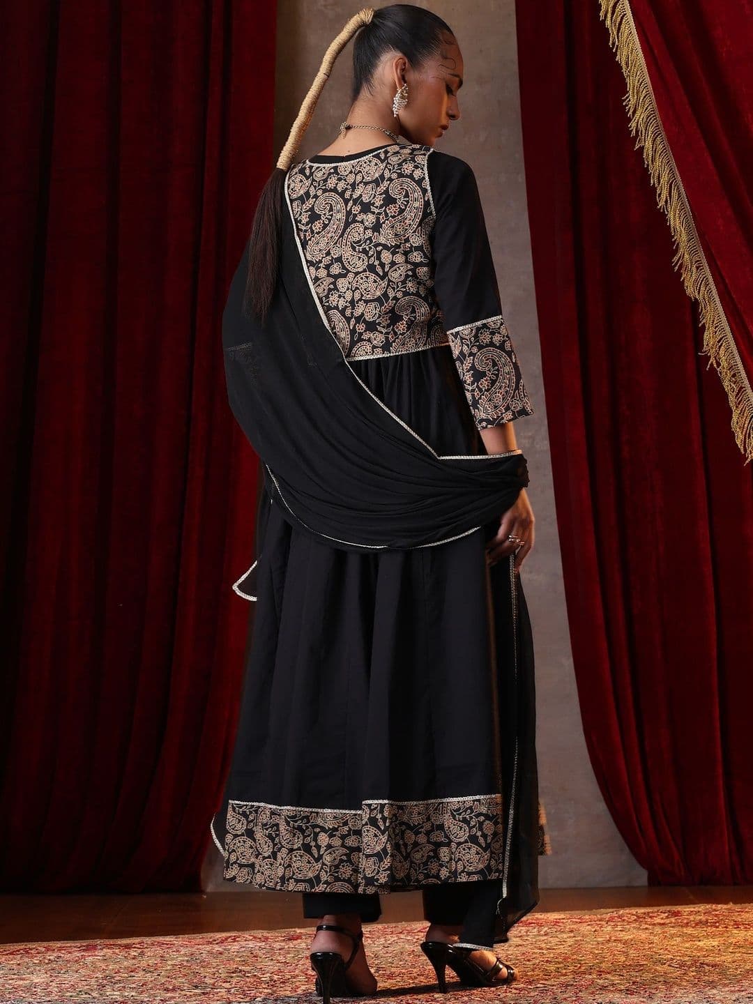 Khushal K Women Ethnic Motifs Embroidered Empire Thread Work Pure Cotton Kurta with Trousers & With Dupatta thumbnail 3